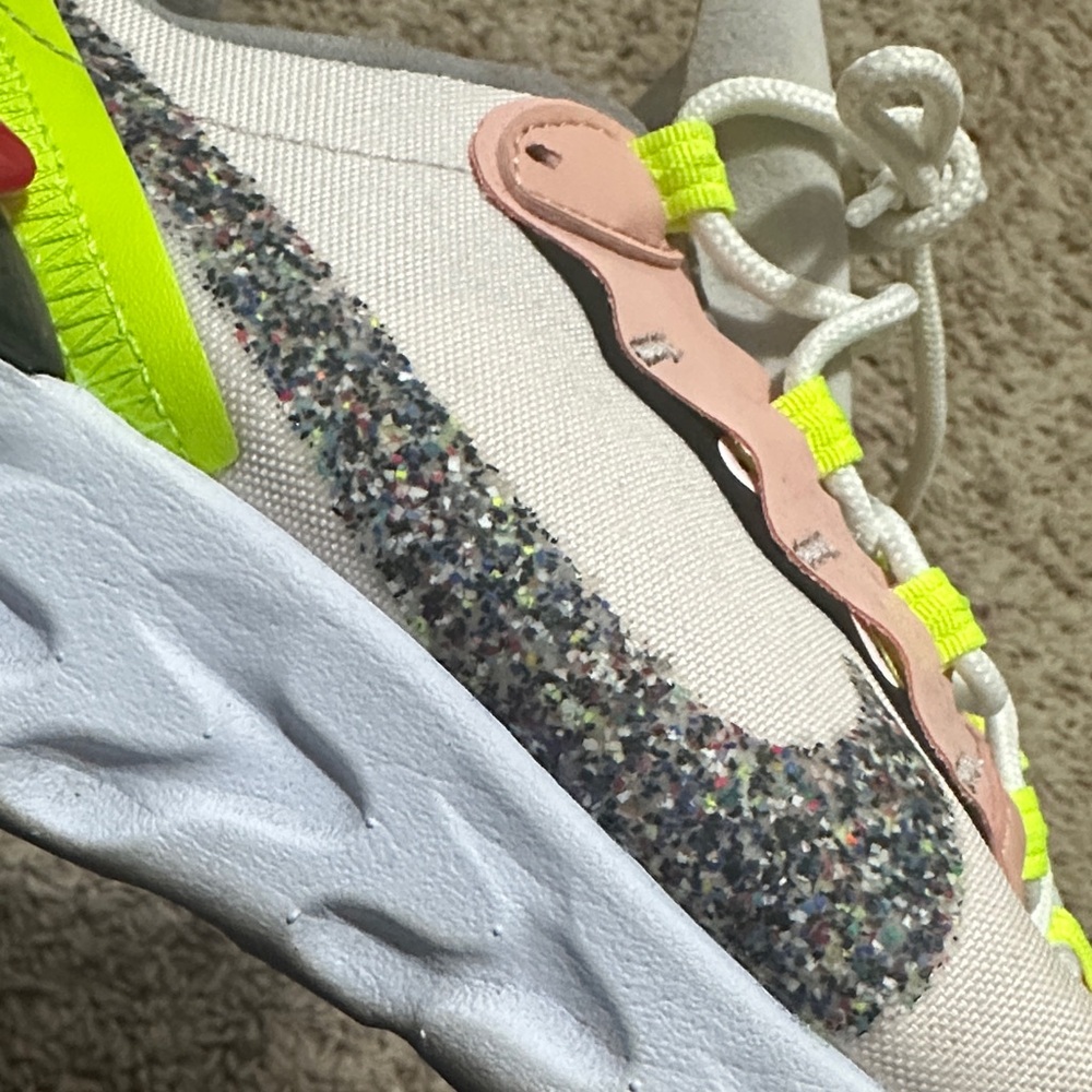 Women’s Nike React Sneakers - Picture 12 of 12